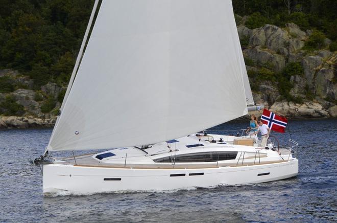 Jeanneau 41DS sailing ©  SW